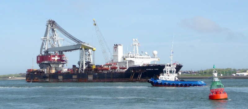 kraanschip Stanislav-Yudin komt binnen voor de wilton haven