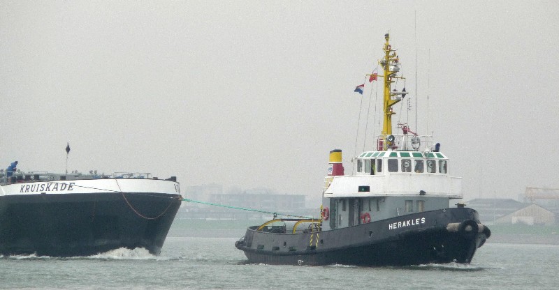 HERAKLES komt binnen met tanker casc