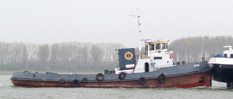 duw sleep boot als stuurboot de ARGUS